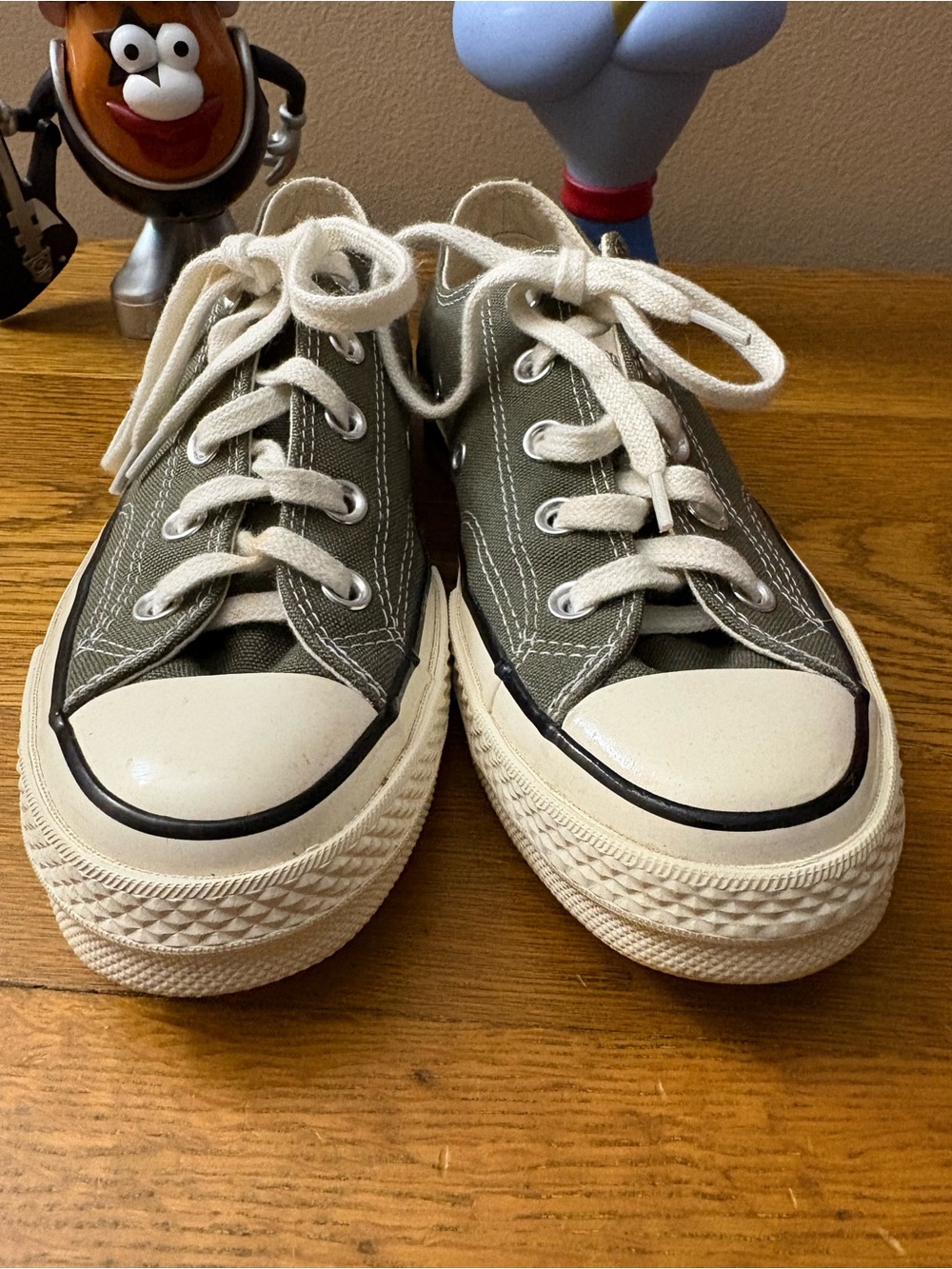 Converse Chuck 70 Low in the "Utility Green" (or Field green) sneakers. Size 6. - Picture 3 of 9
